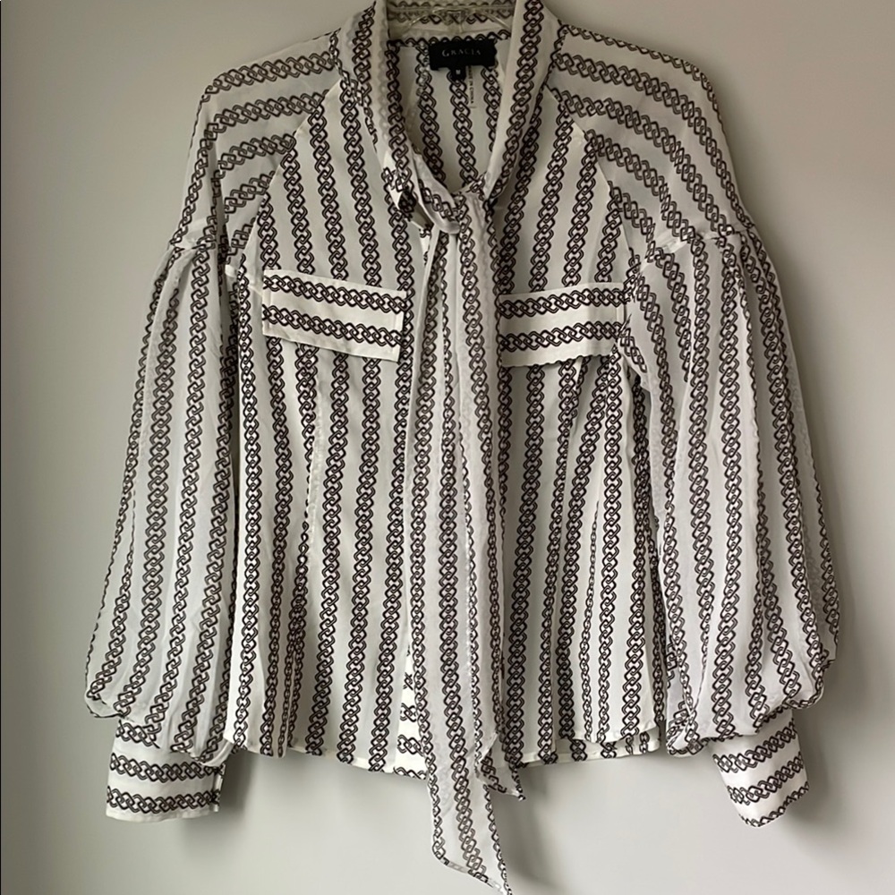 White and Black Gracia Blouse with Mandarin Collar